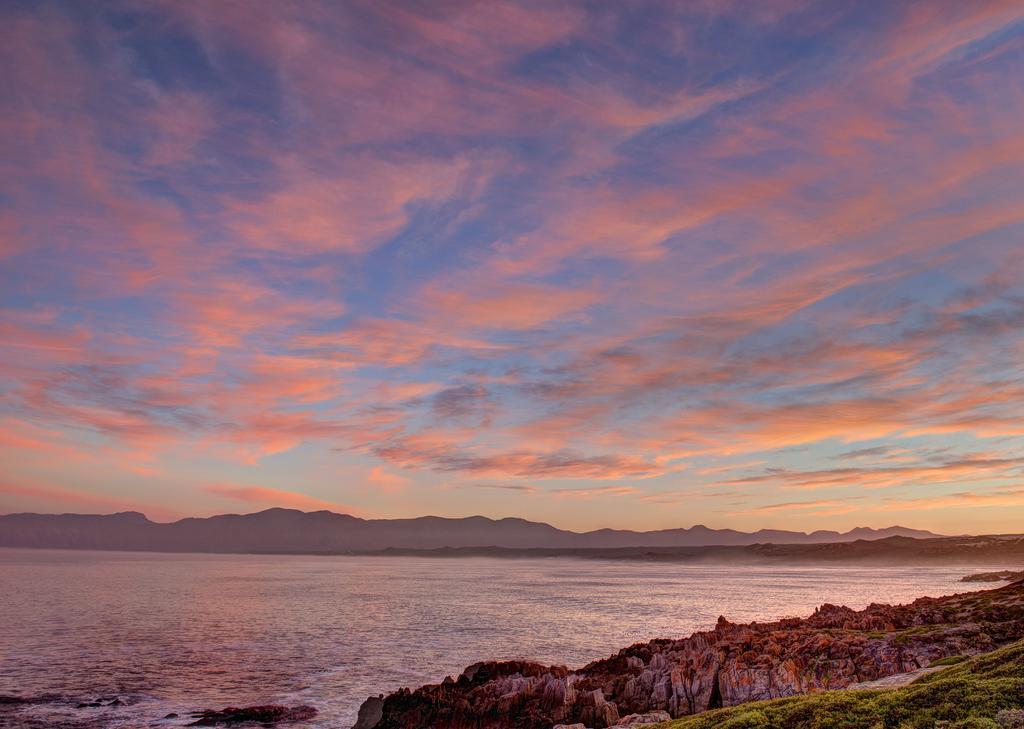 Whalesong Lodge Gansbaai Buitenkant foto