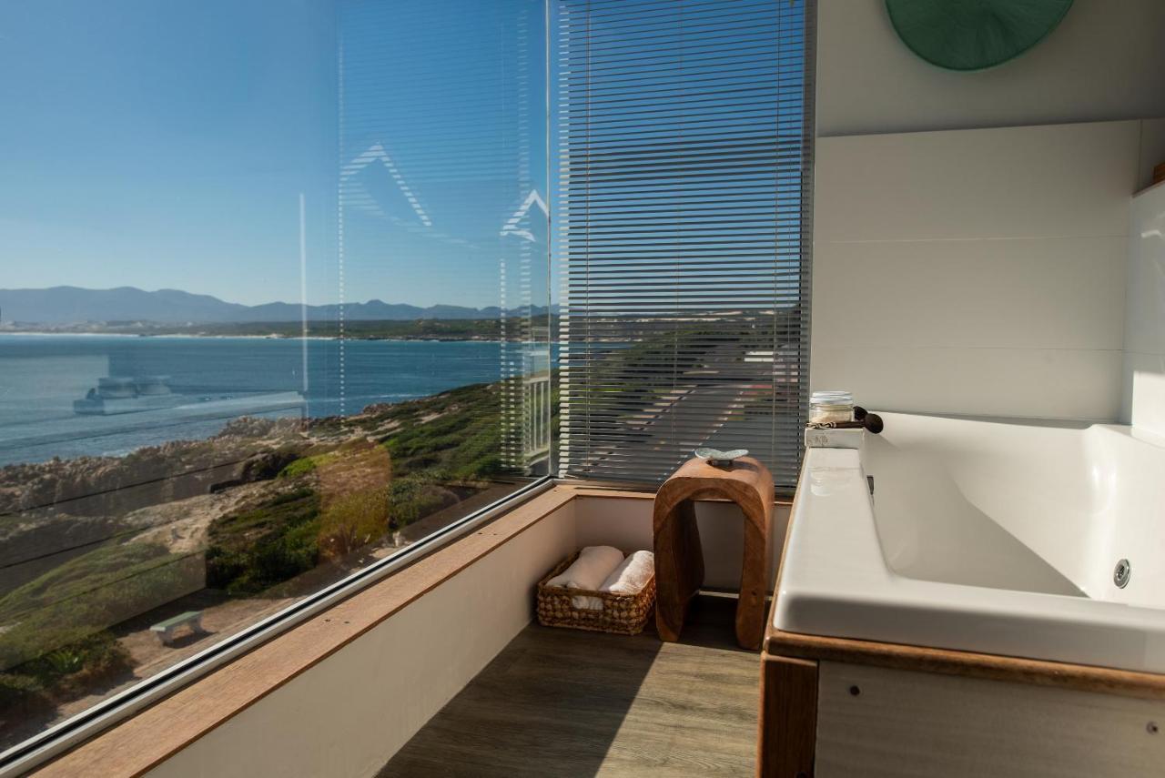 Whalesong Lodge Gansbaai Buitenkant foto