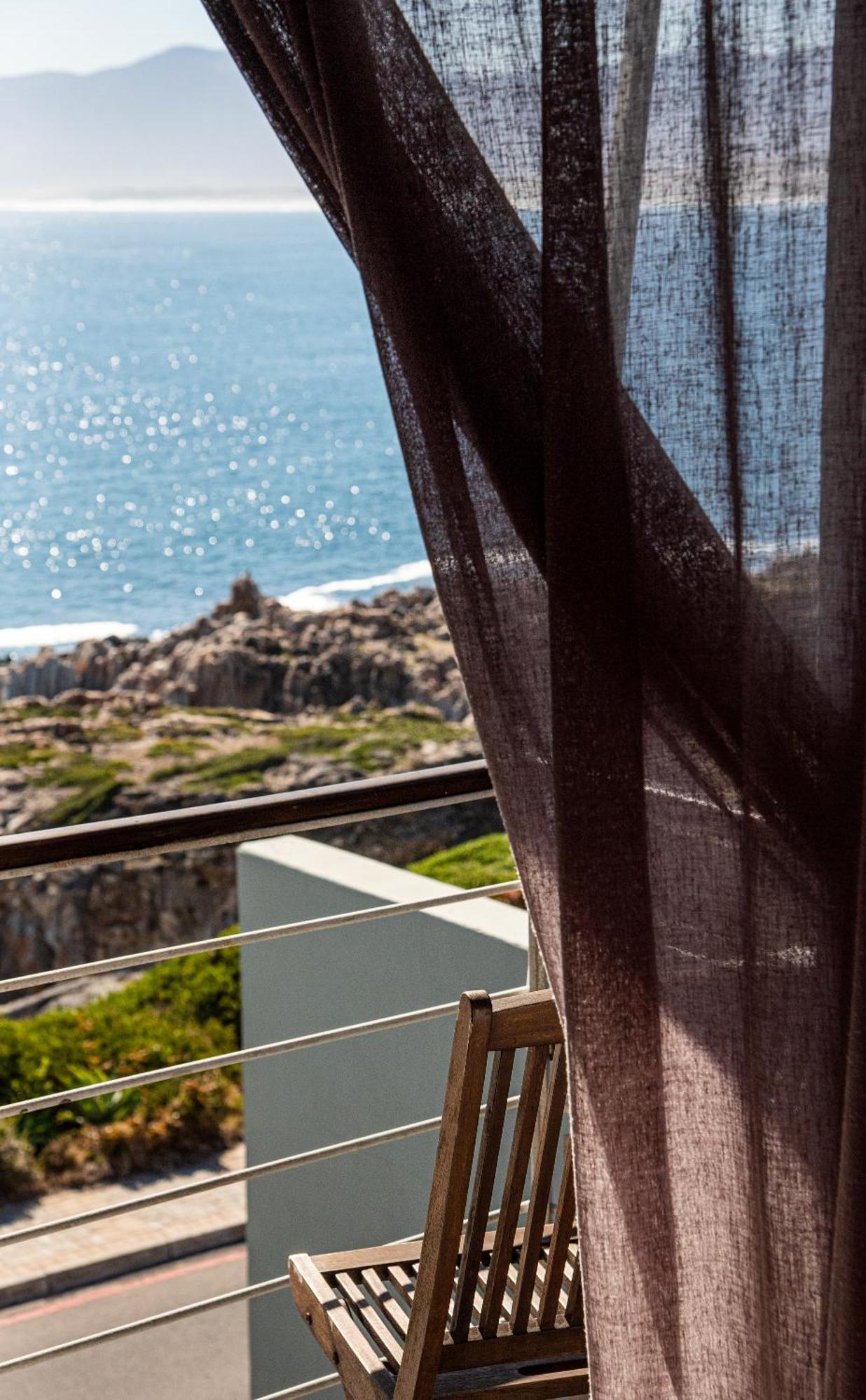 Whalesong Lodge Gansbaai Buitenkant foto