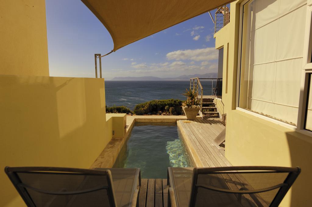 Whalesong Lodge Gansbaai Buitenkant foto