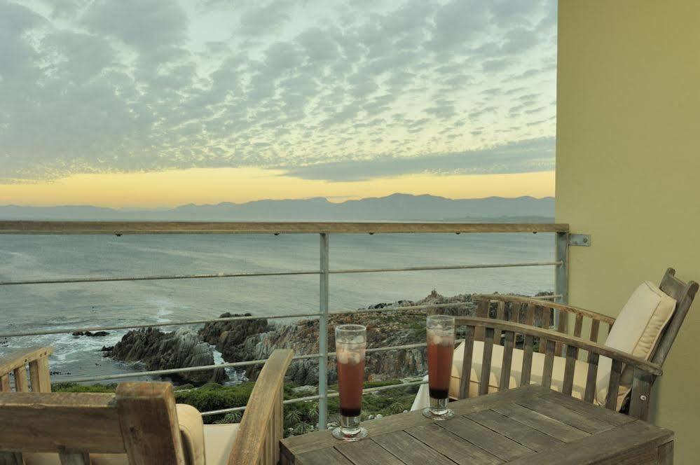 Whalesong Lodge Gansbaai Buitenkant foto