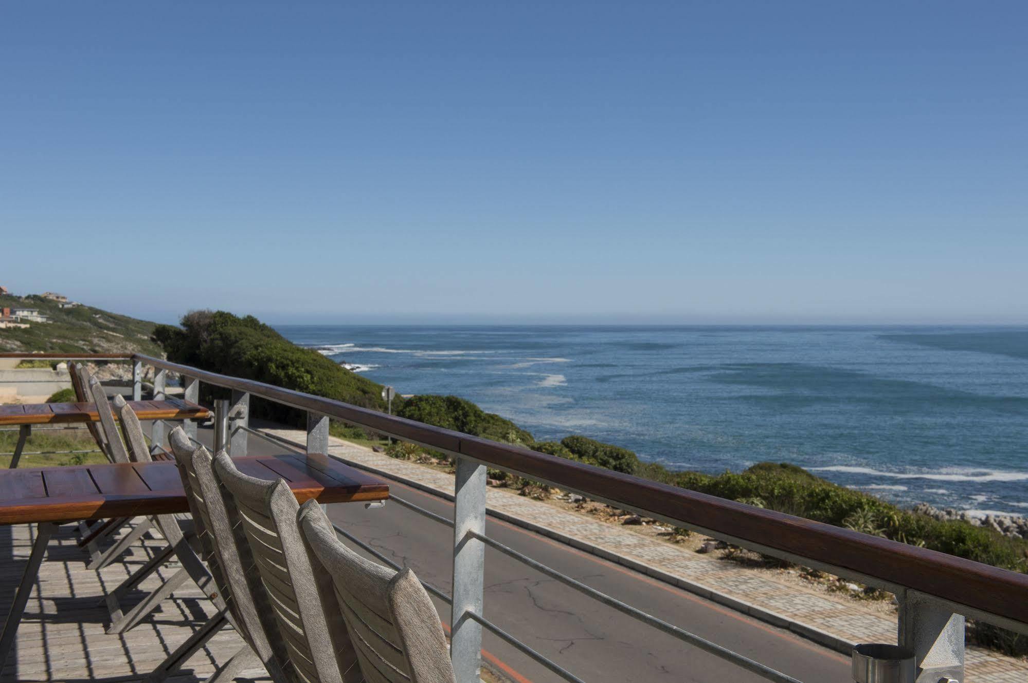 Whalesong Lodge Gansbaai Buitenkant foto