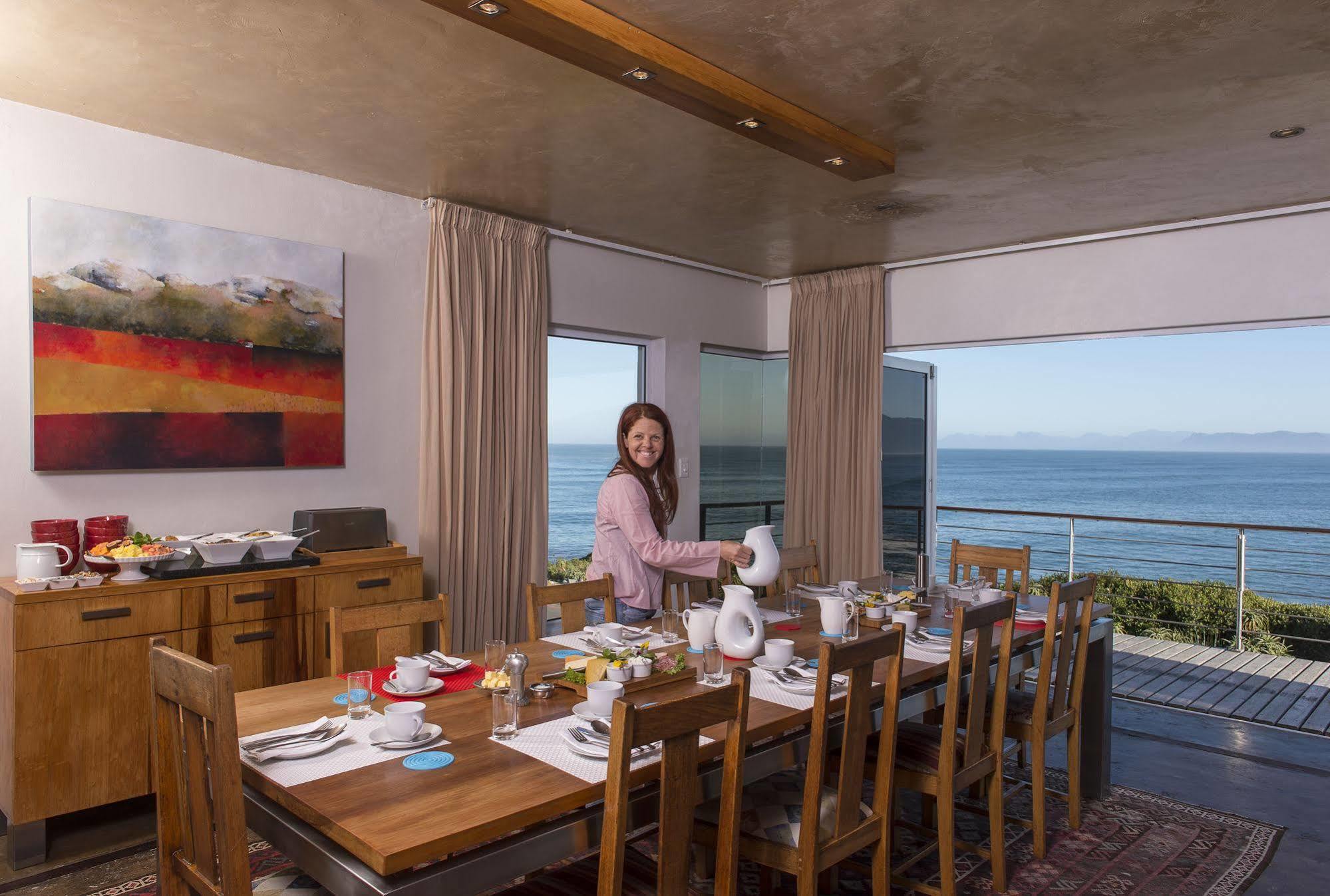 Whalesong Lodge Gansbaai Buitenkant foto