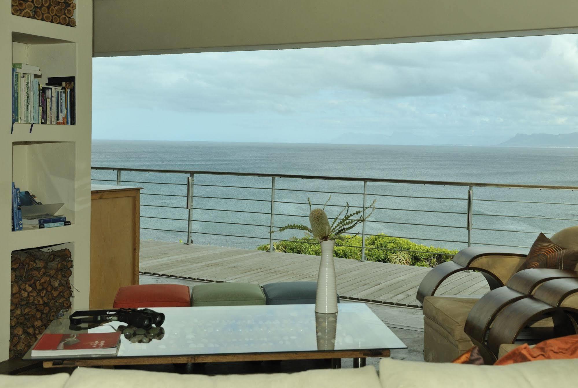 Whalesong Lodge Gansbaai Buitenkant foto