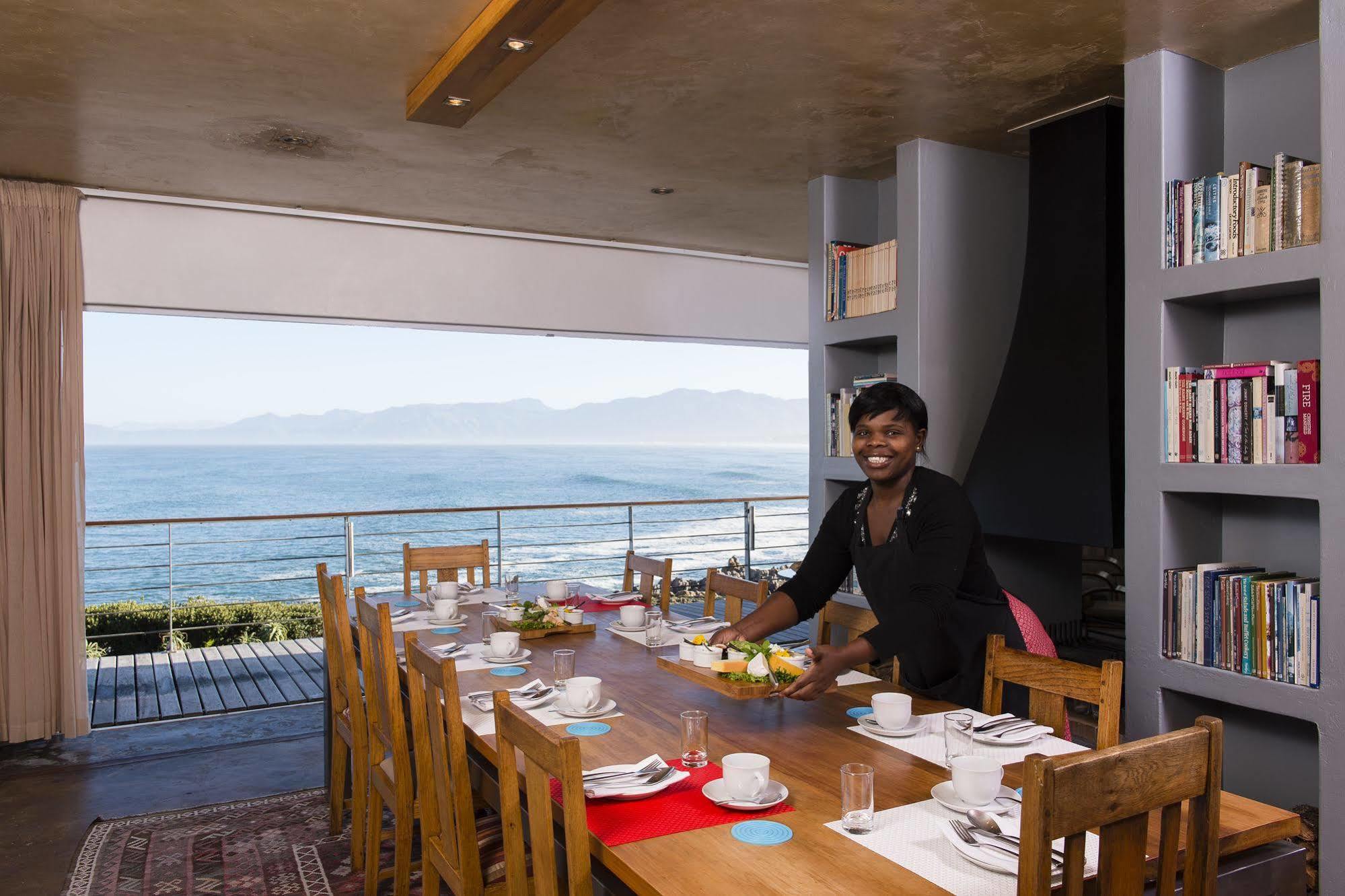 Whalesong Lodge Gansbaai Buitenkant foto
