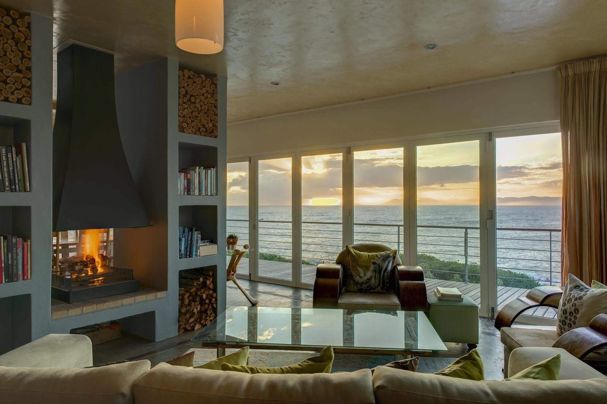 Whalesong Lodge Gansbaai Buitenkant foto