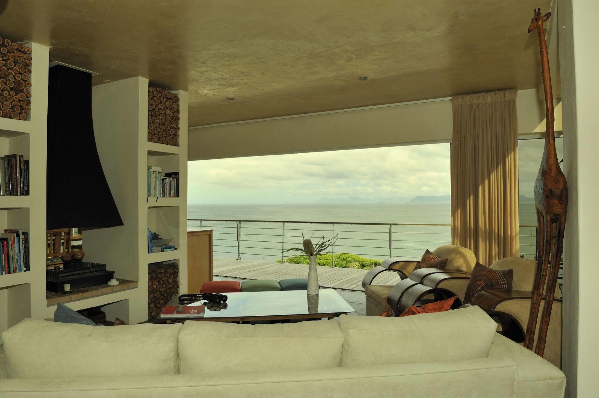 Whalesong Lodge Gansbaai Buitenkant foto