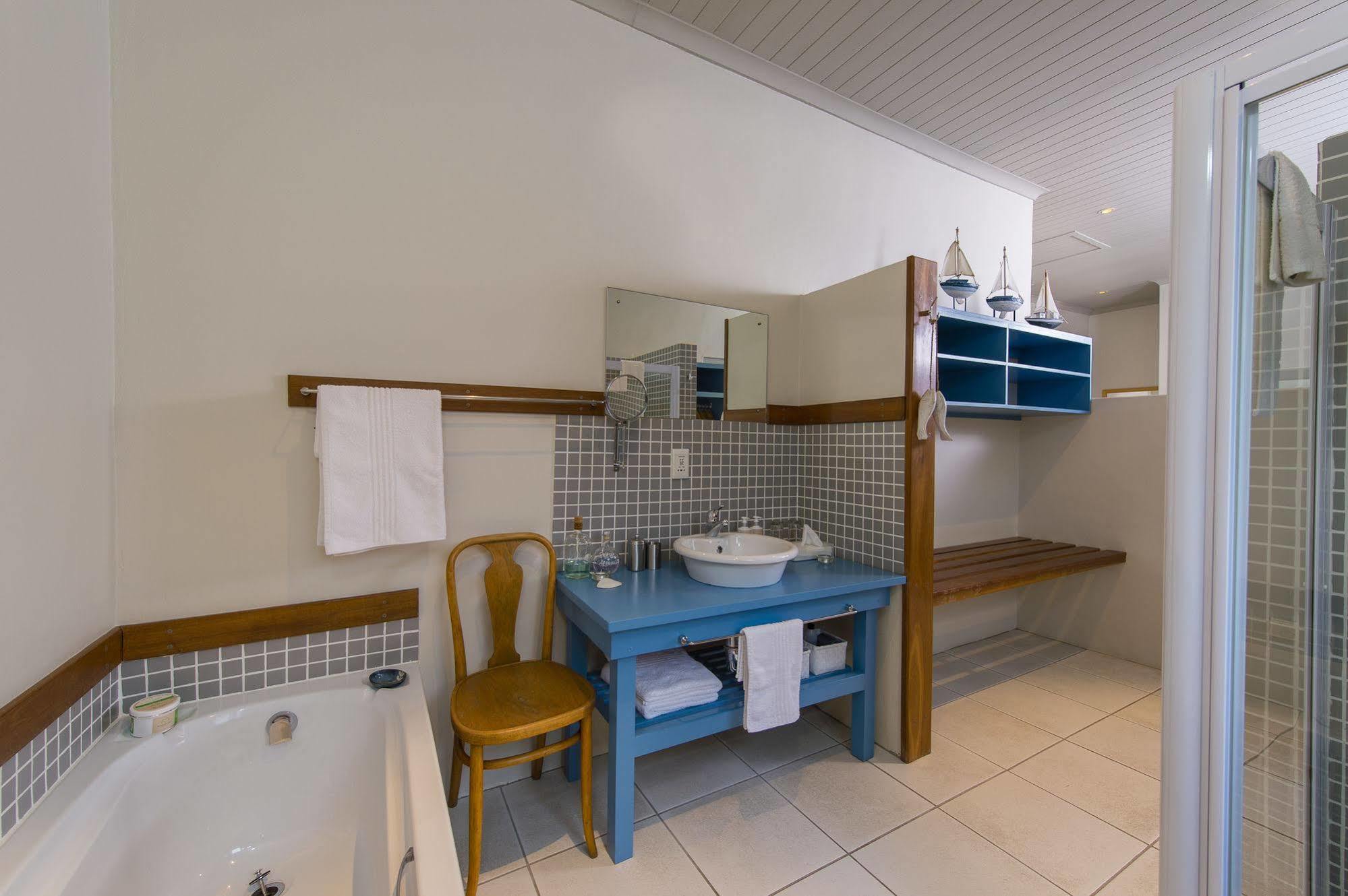 Whalesong Lodge Gansbaai Buitenkant foto