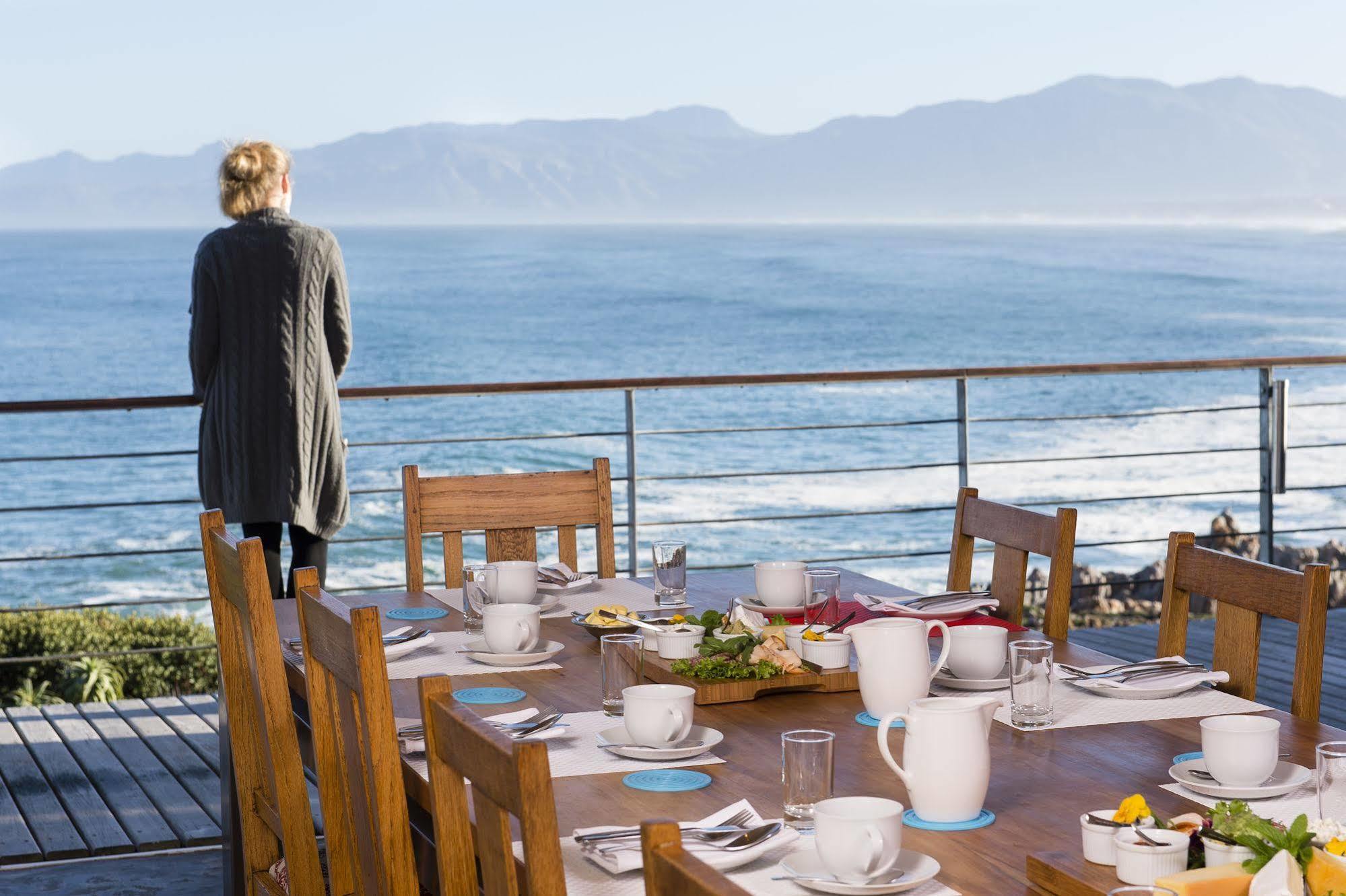Whalesong Lodge Gansbaai Buitenkant foto