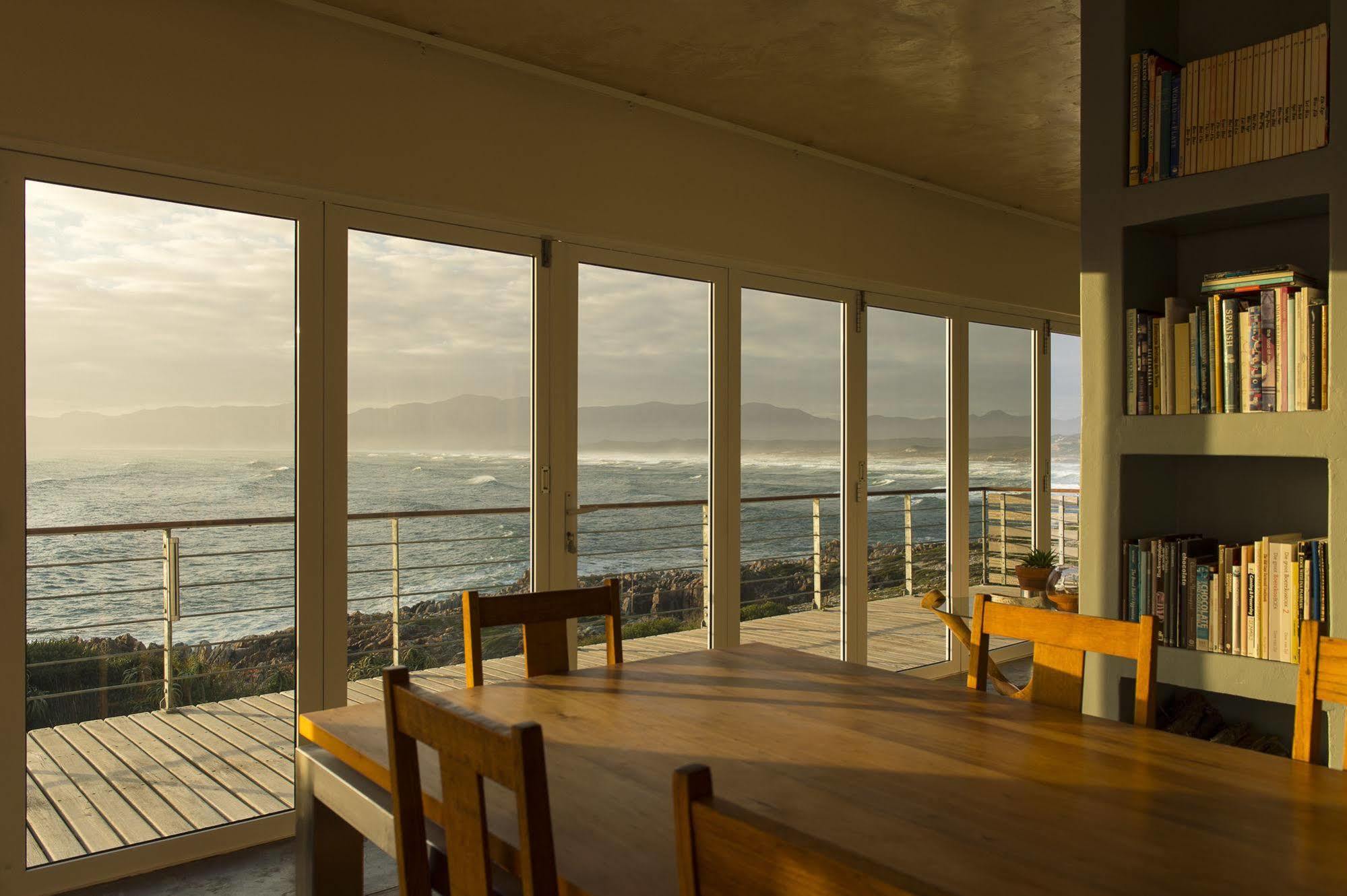 Whalesong Lodge Gansbaai Buitenkant foto